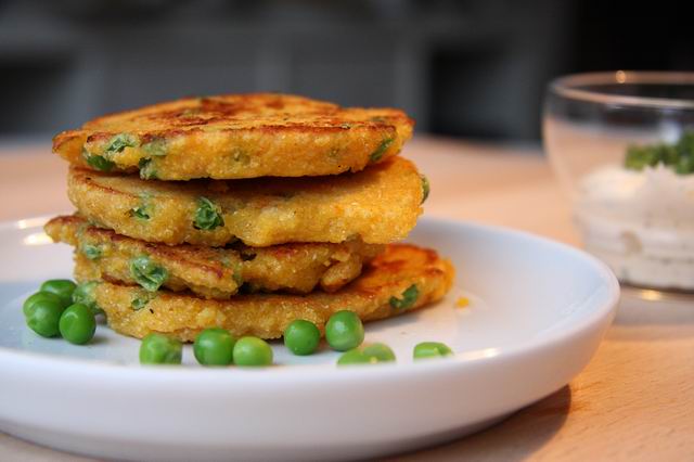 Rezept Erbsen-Maispuffer mit Dipp | Lecker Ohne ...